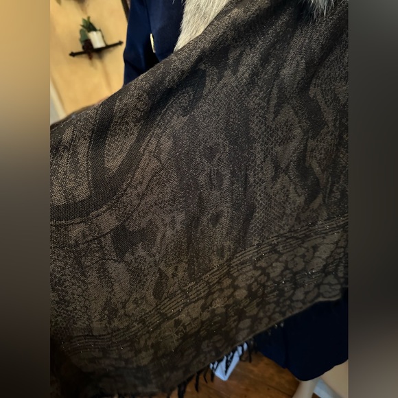 Roberto Cavalli Wool and Coyote Shawl - Picture 10 of 15